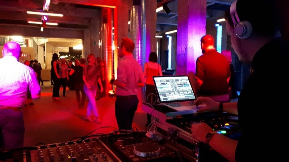 Dansfeest met tbar verlichting en ledspots in Mechelen