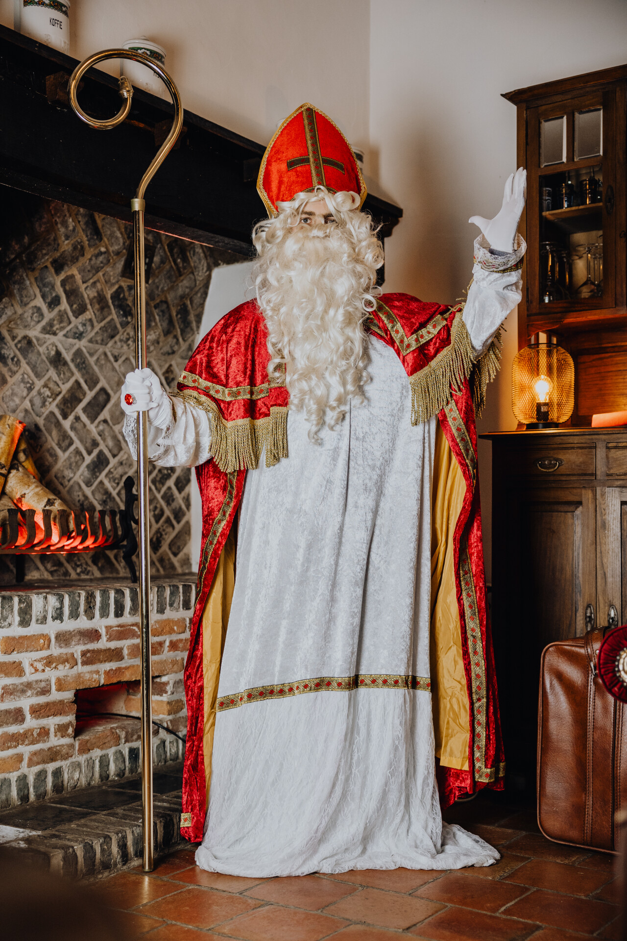 sinterklaas kostuum voor 6 december huren