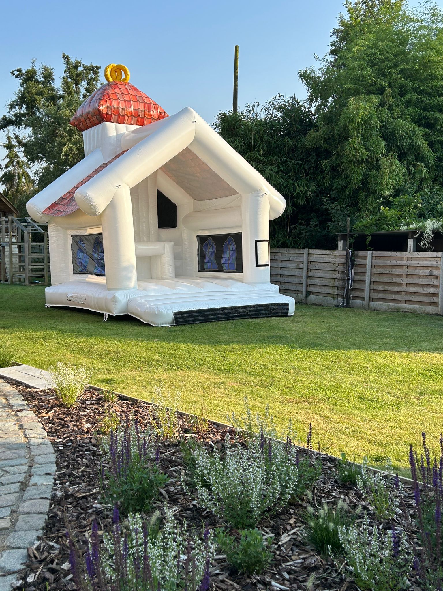 Nieuw - springkasteel Witte kerk (UNIEK!)