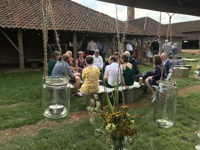 Receptie op huwelijk buiten