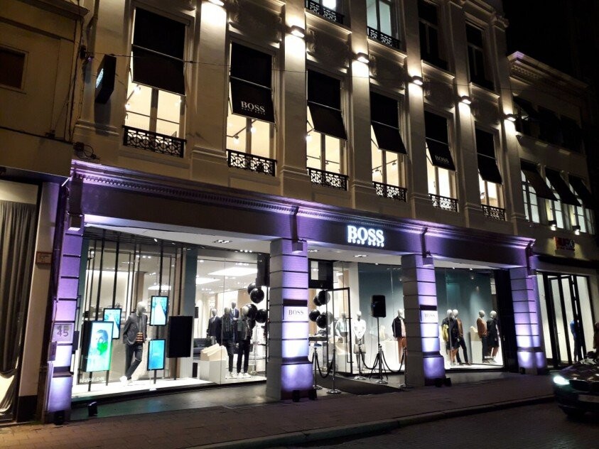 outdoor ledspots bij hugo boss winkel in antwerpen