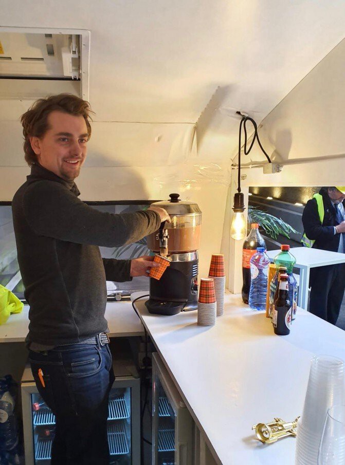 chocomelk verwarmer met chocolademelk warm houder en percolator thermos