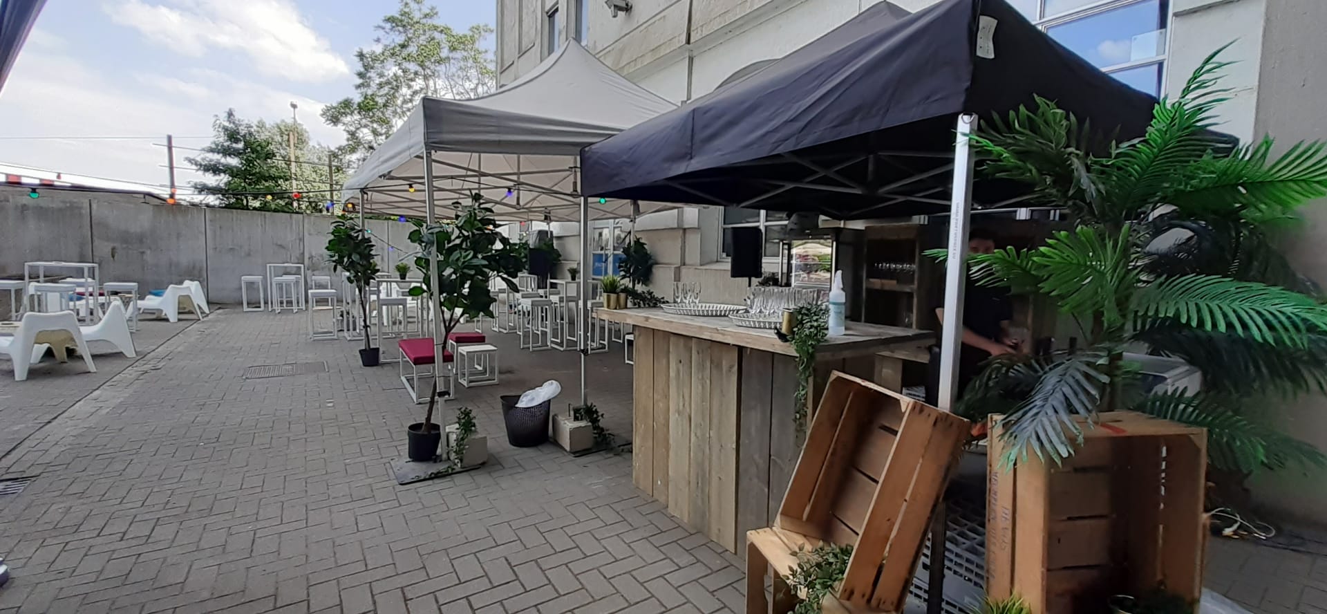 Vouwtent Hemiksem 3x3m zwart incl verankering gras(zonder zijwanden)