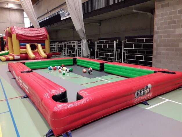 Voetbalsnooker in een sporthal