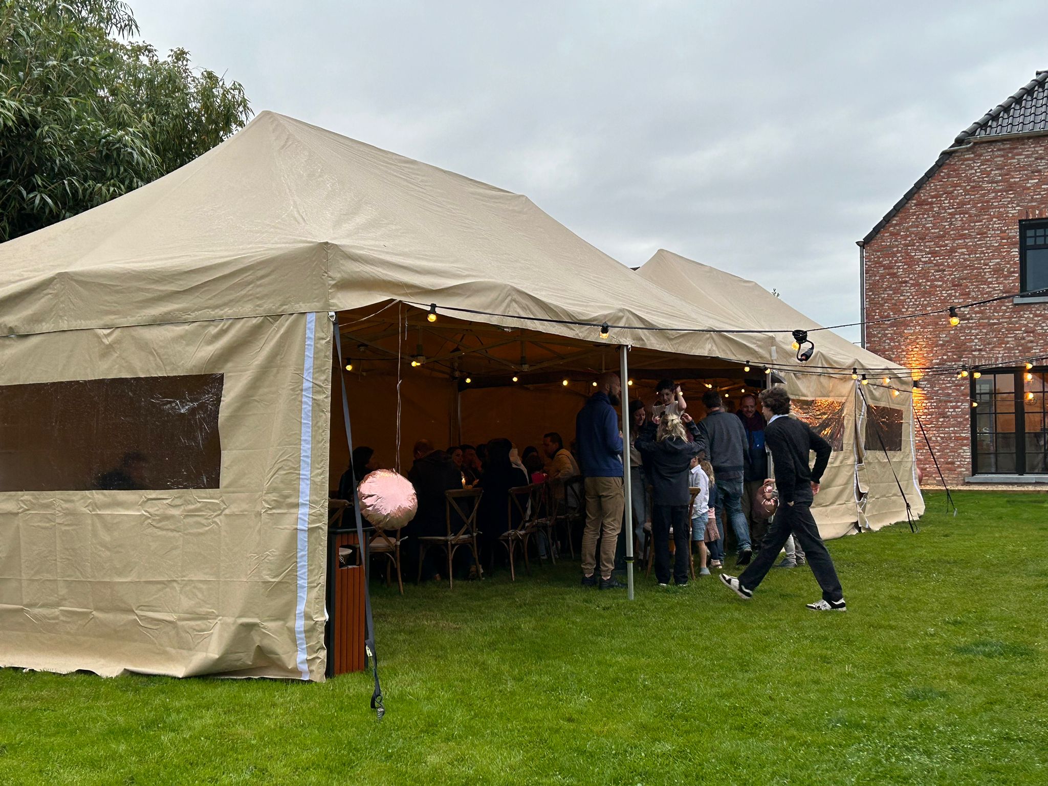 Vouwtent Hemiksem  4x8m Zandkleur incl gewichten 4bft (zonder zijwanden)